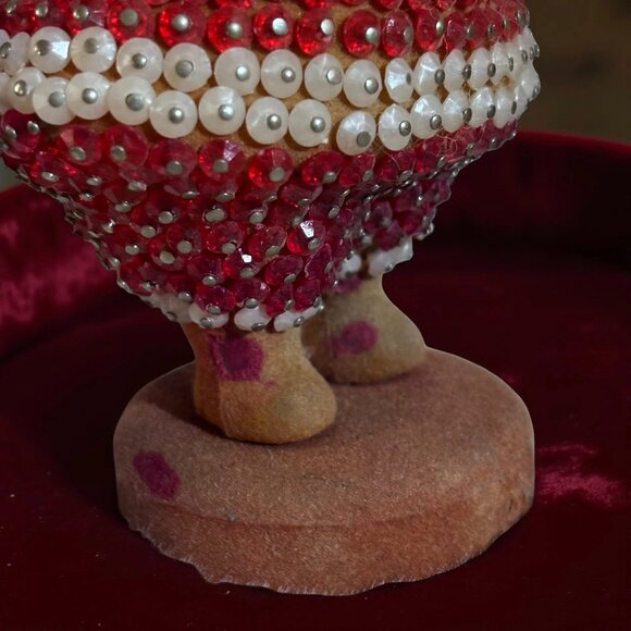 Vintage Beaded Santa & Mrs Claus Figurines – Hand-Pinned Sequins, Flocked Bases, - Picture 6 of 16